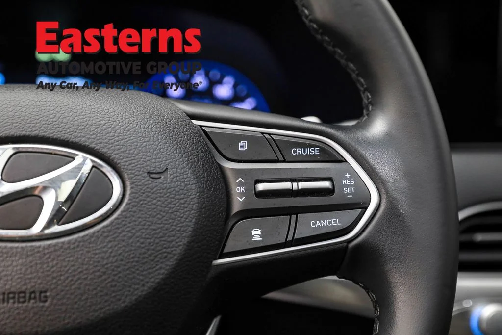 Used 2022 Silver Hyundai SEL image 16
