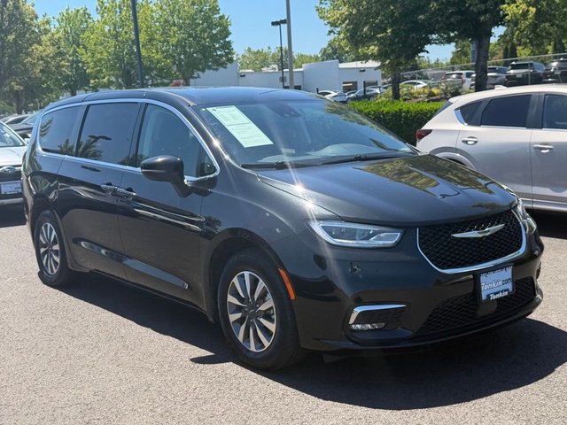 2023 Chrysler Pacifica Hybrid Touring L