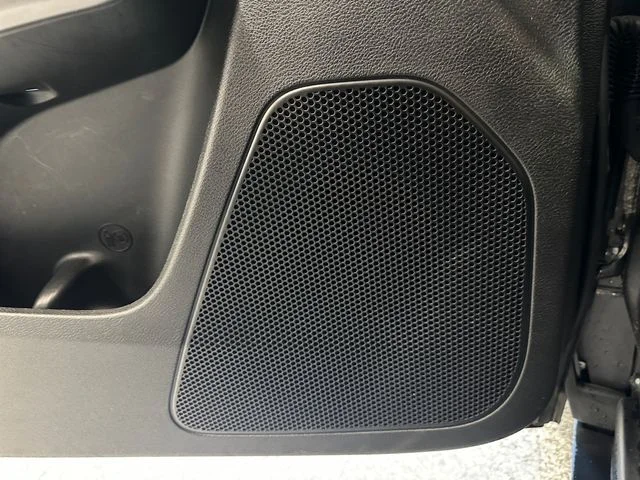 Used 2019 Gray Jeep Limited image 23