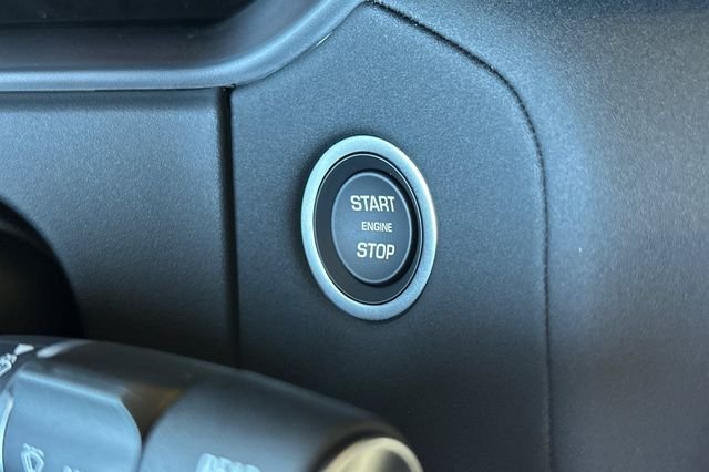 New 2026 Arroios Grey Land Rover P250 Base image 22