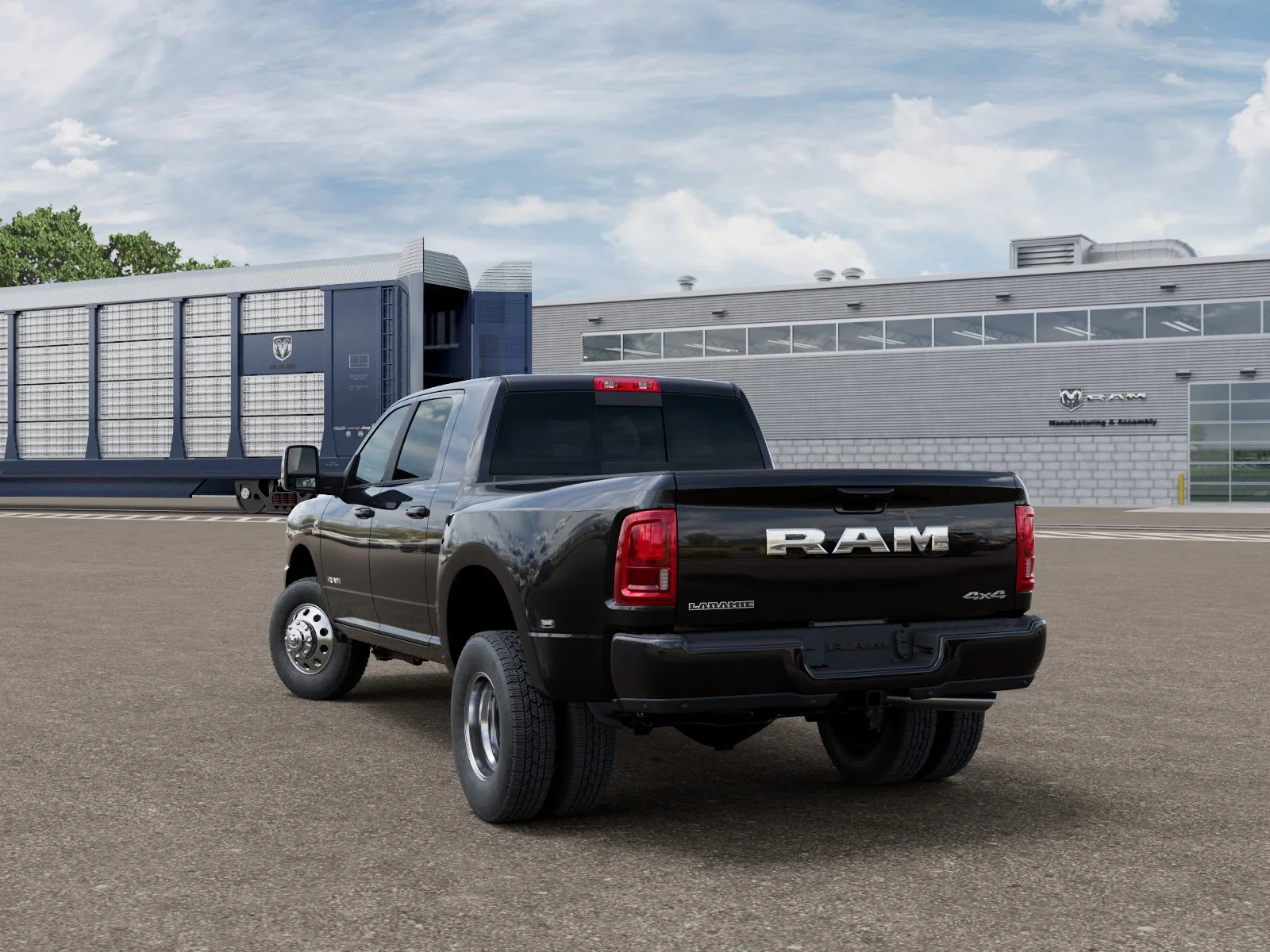 New 2026 Diamond Black Crystal Pearl-Coat Exterior Paint RAM Laramie image 29