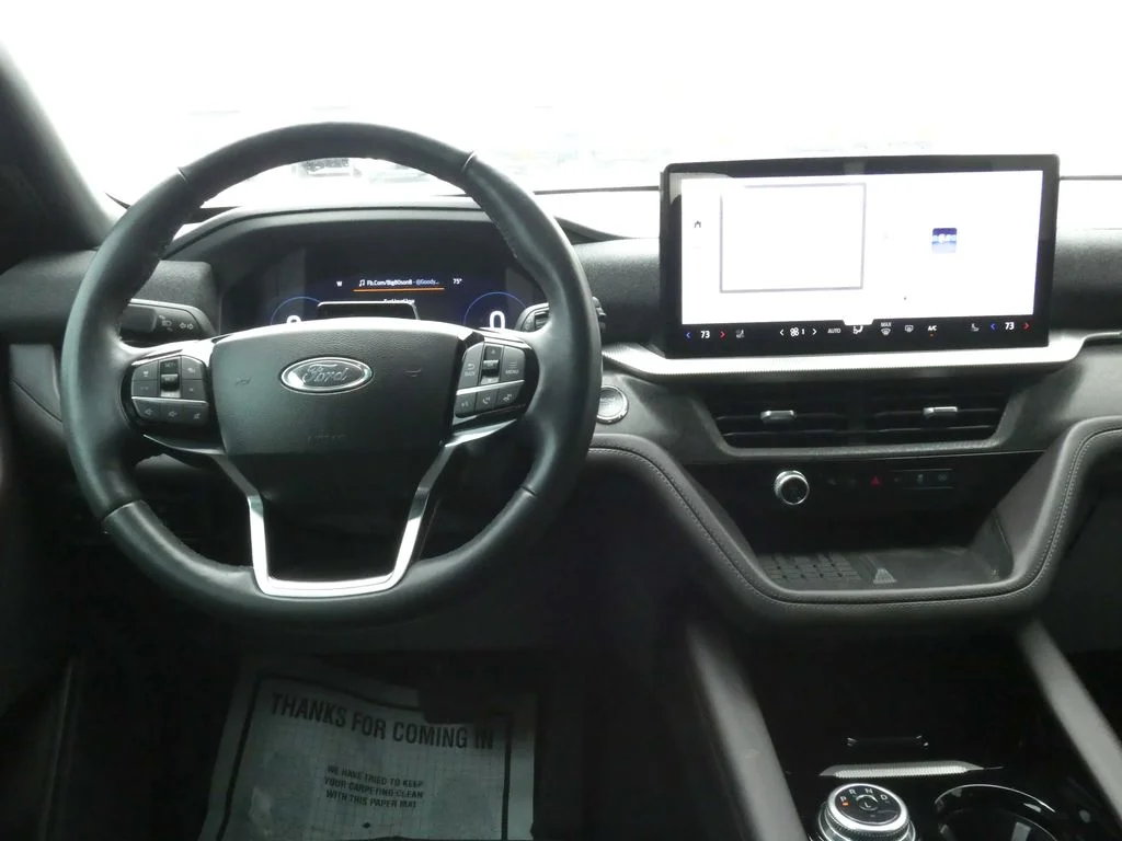 Used 2025 Gray Ford Platinum image 9
