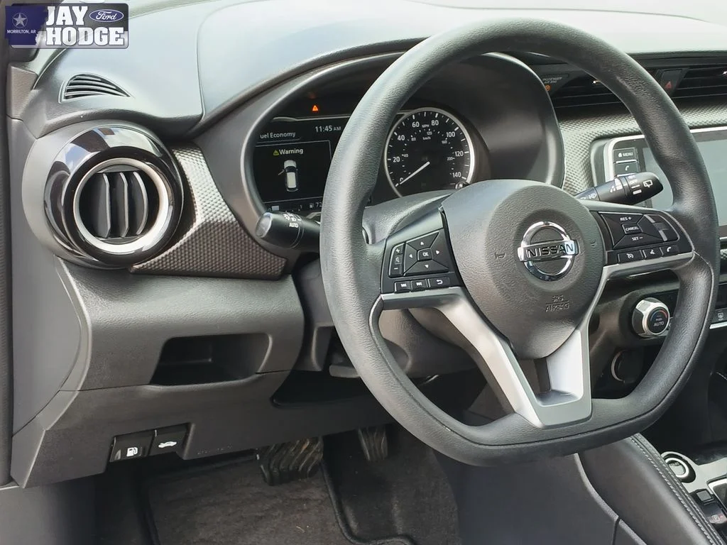 Used 2020 White Nissan SV image 22