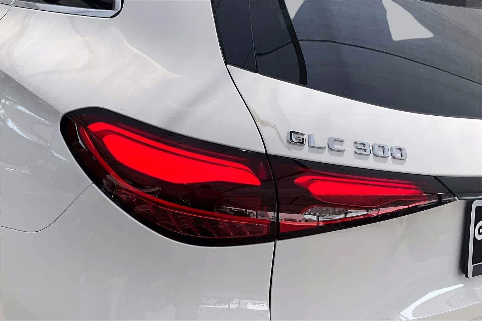 New 2027 Polar White Mercedes-Benz GLC 300 image 6