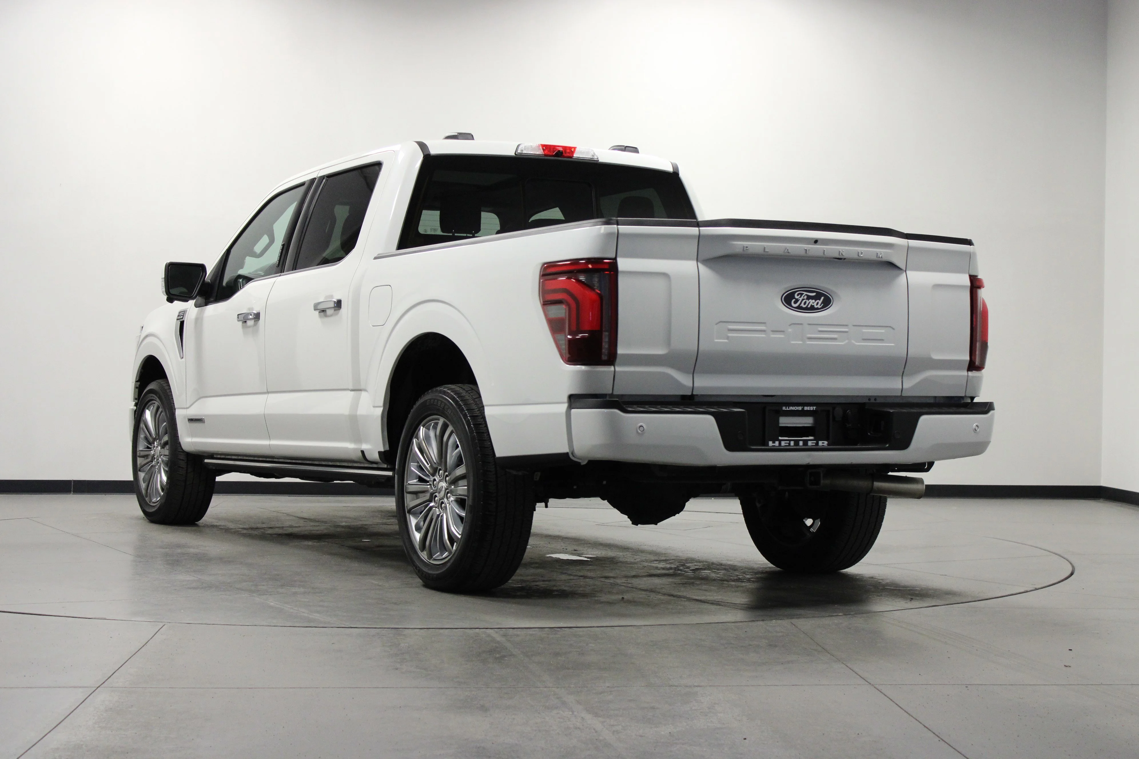 Used 2024 Star White Metallic Tri-Coat Ford Platinum image 6