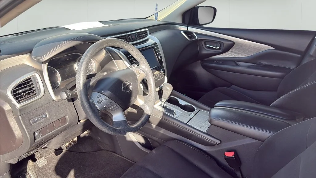 Used 2015 Gray Nissan S image 9