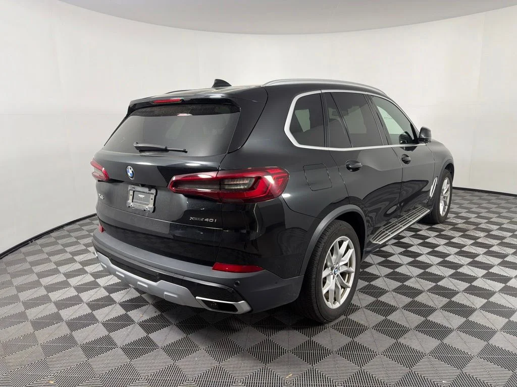 Used 2019 Black Sapphire Metallic BMW xDrive40i image 5