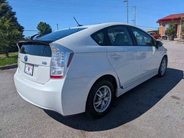 Used 2010 White Toyota  image 6