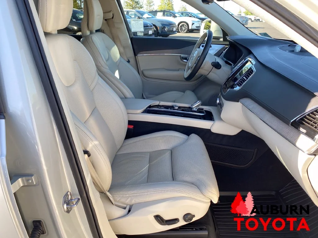 Used 2020 Birch Light Metallic Volvo T8 Inscription image 21