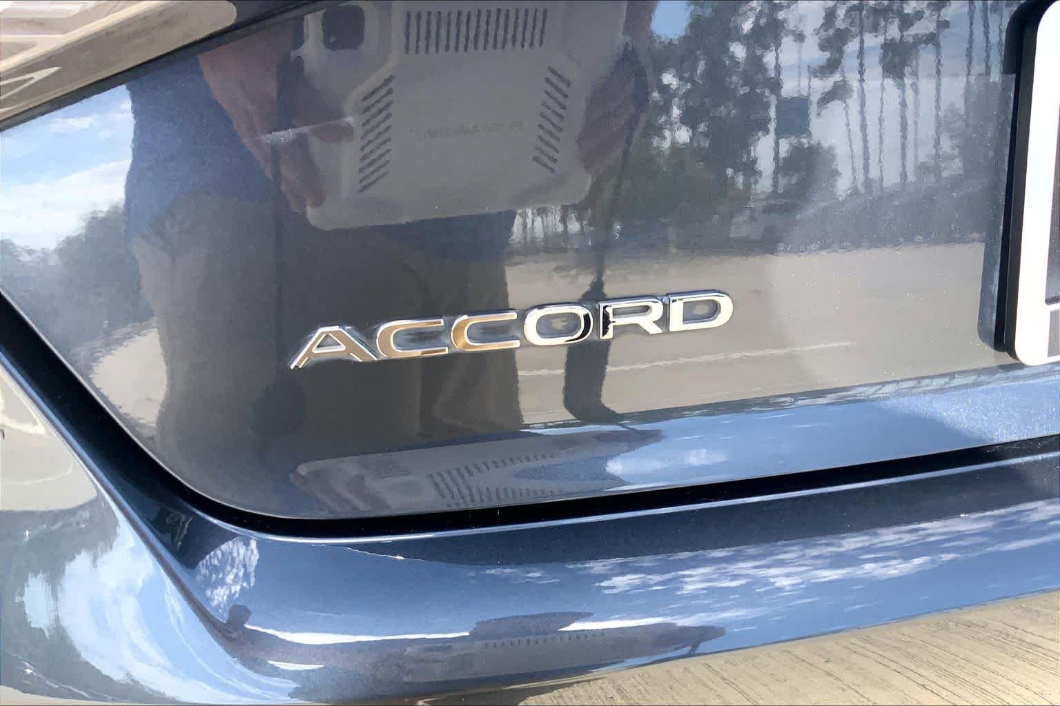 Used 2025 Meteorite Gray Metallic Honda SE image 30