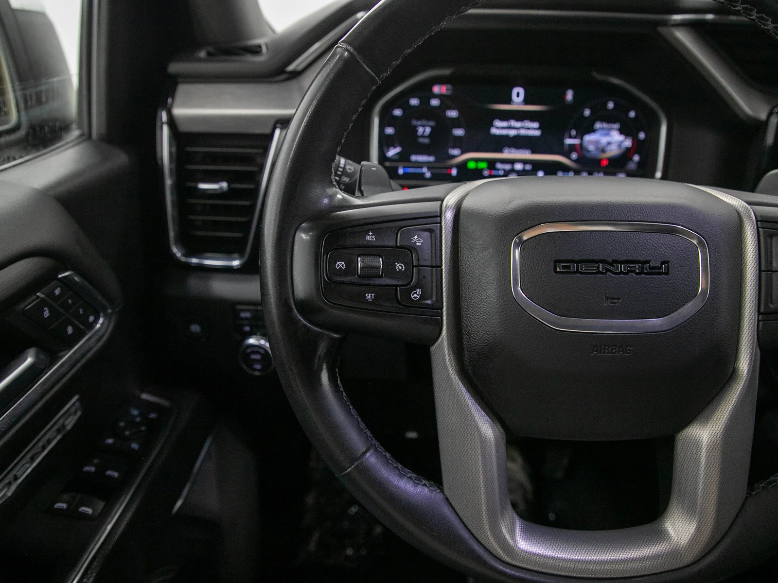 Used 2024 Onyx Black GMC Denali image 26