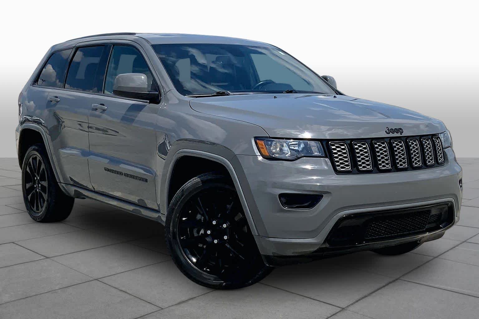 Used 2022 Sting-Gray Clearcoat Jeep Laredo X image 3