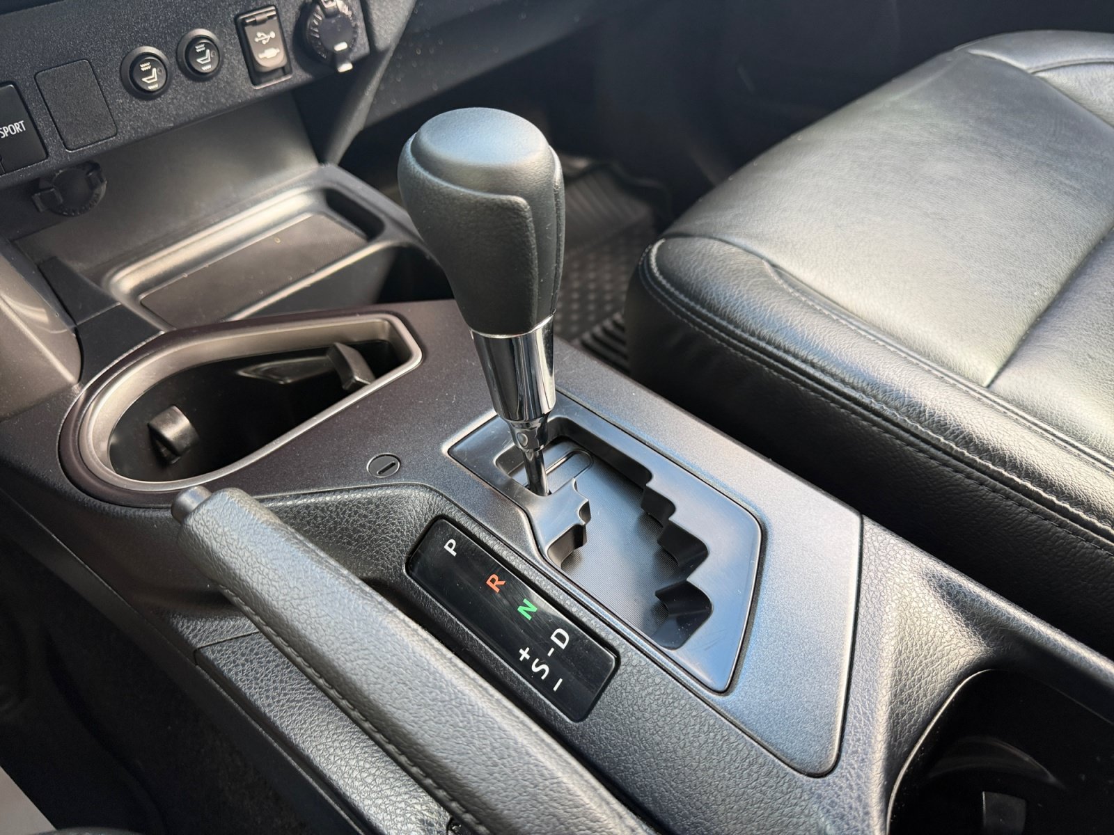 Used 2018 Silver Sky Metallic Toyota LE image 22