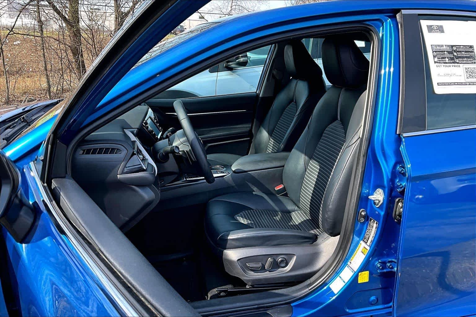 Used 2020 Blue Streak Metallic Toyota SE image 9