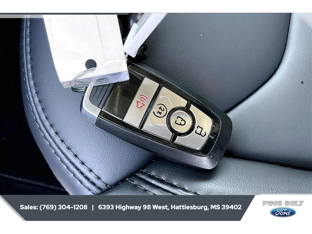 New 2026 Oxford White Ford Lariat® image 9