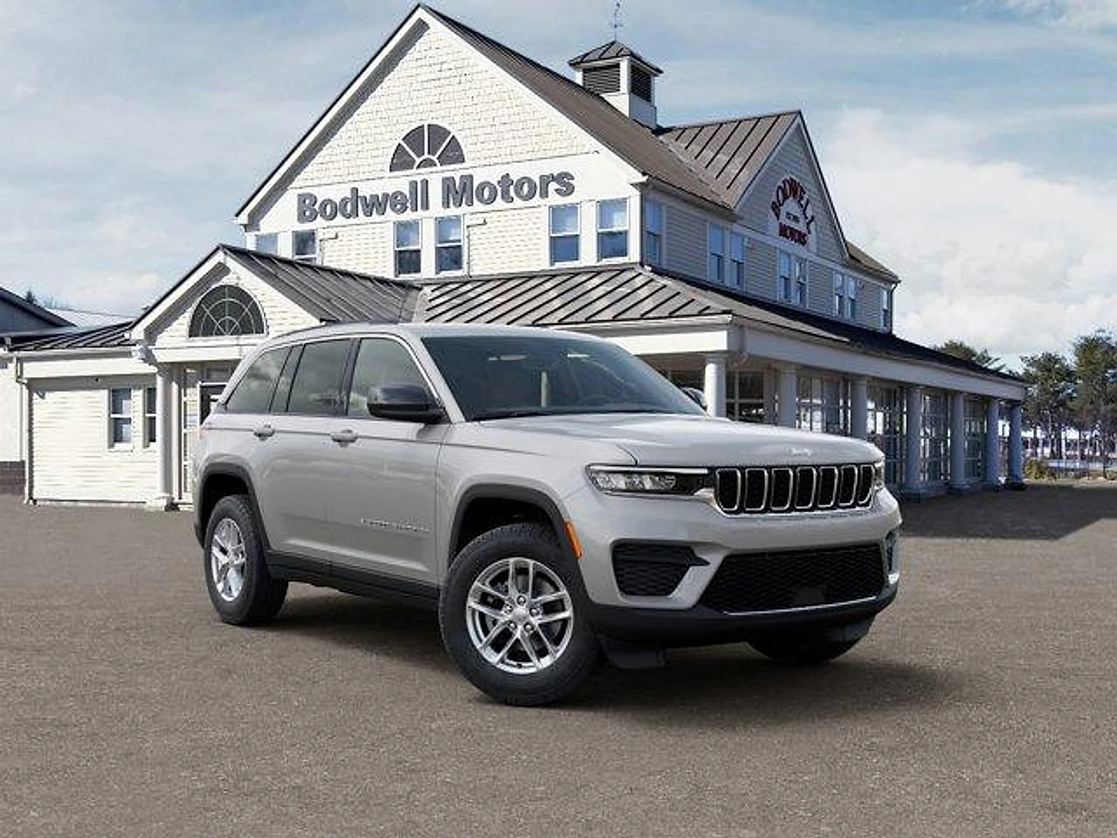 New 2026 Silver Zynith Exterior Paint Jeep Altitude 4x4 image 5