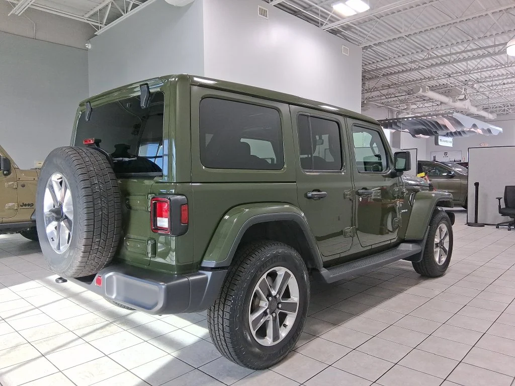 Used 2022 Green Jeep Unlimited Sahara image 7