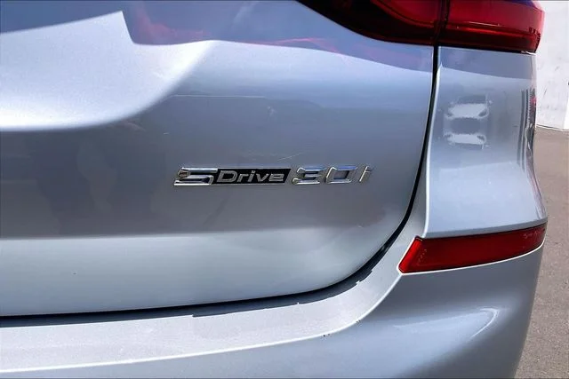 Used 2020 Glacier Silver Metallic BMW sDrive30i image 8