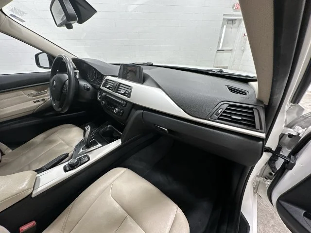Used 2015 Alpine White BMW 320i image 16