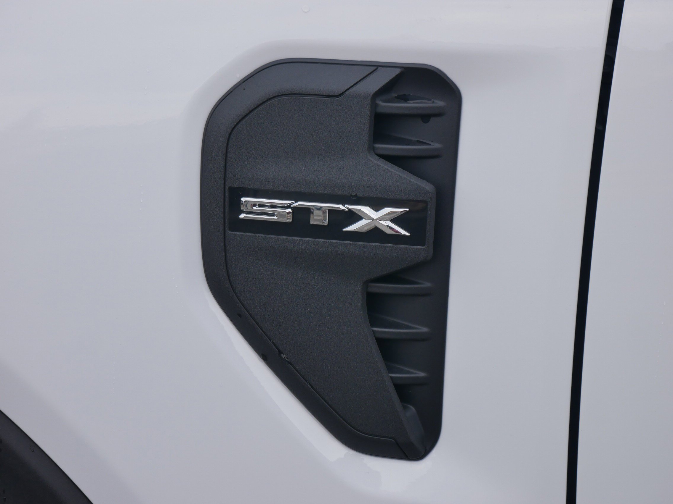 New 2025 Oxford White Ford XL image 16
