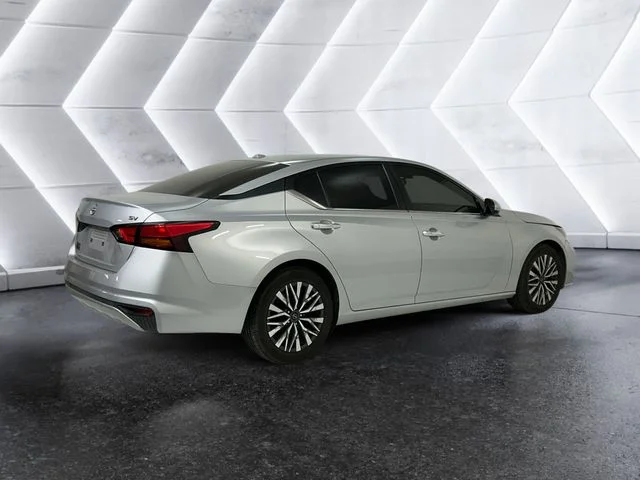 2023 Nissan Altima SV - Photo 4