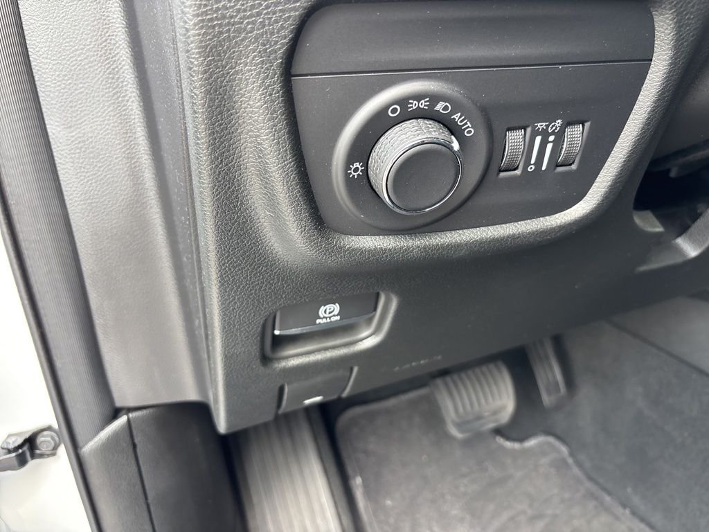 Used 2025 White Jeep Laredo X image 24