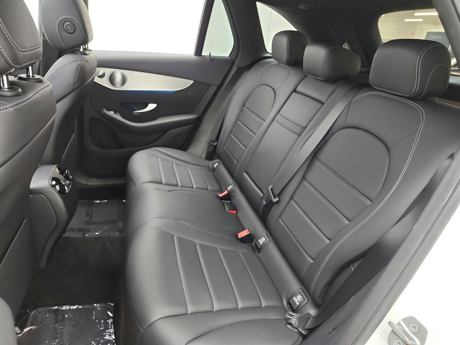 Used 2019 Polar White Mercedes-Benz GLC 300 4MATIC® SUV image 13