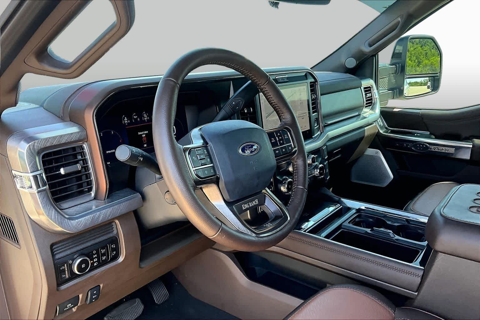 Used 2025 Star White Metallic Tri-Coat/Darkened Bronze Ford King Ranch image 18