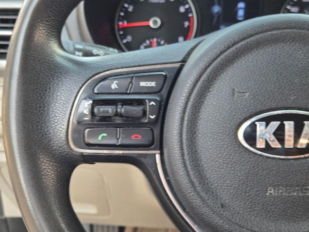 Used 2018 White Kia LX image 22