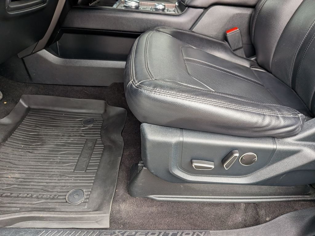 Used 2021 White Ford Limited image 16