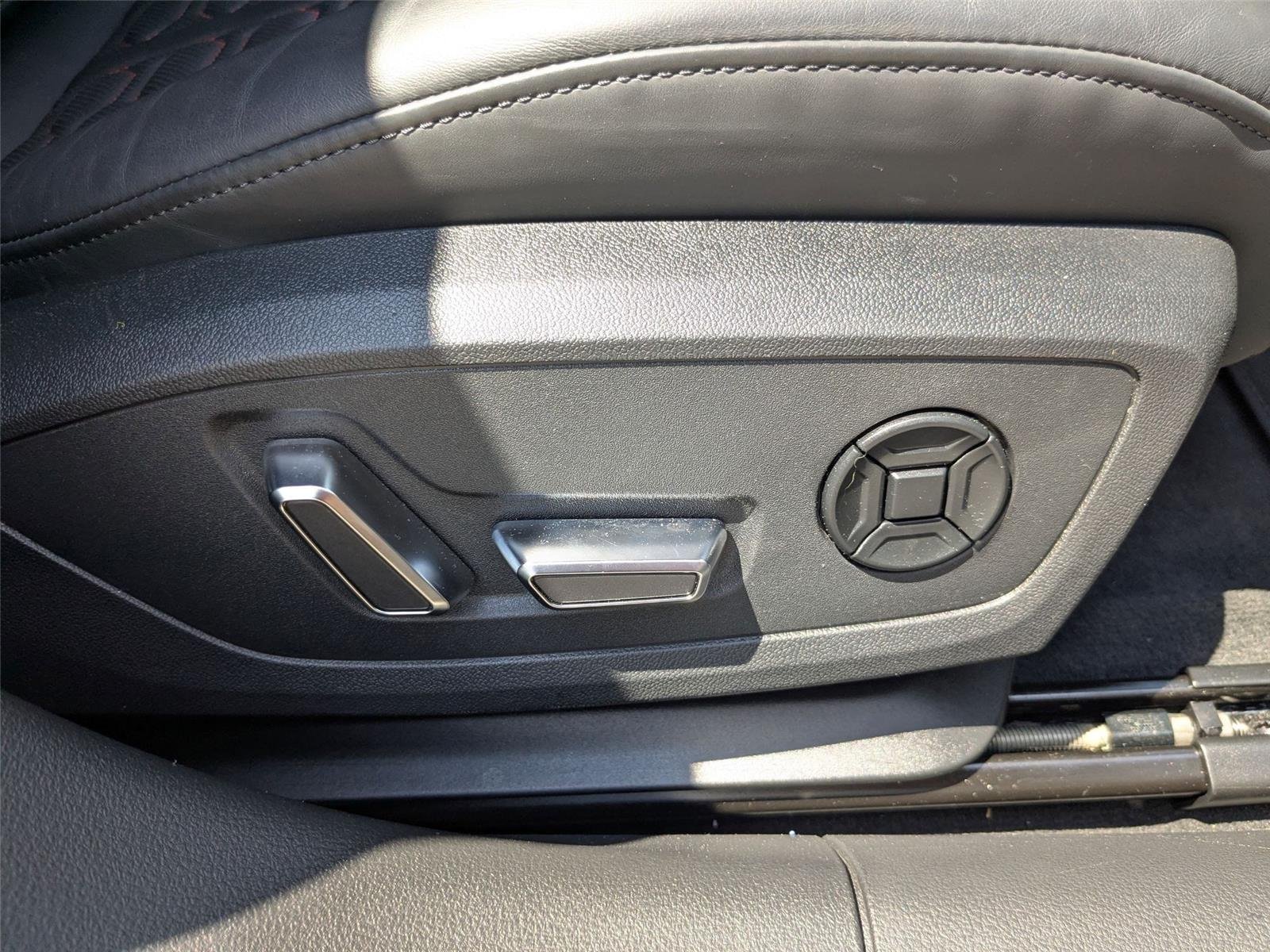 Used 2022 Sebring Black Crystal Effect AUDI  image 36