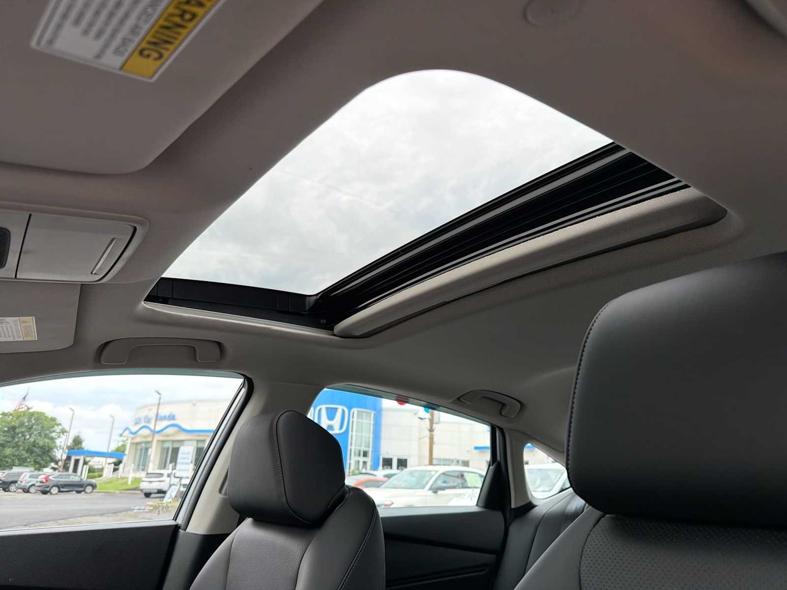 Used 2023 Lunar Silver Metallic Honda Touring image 23