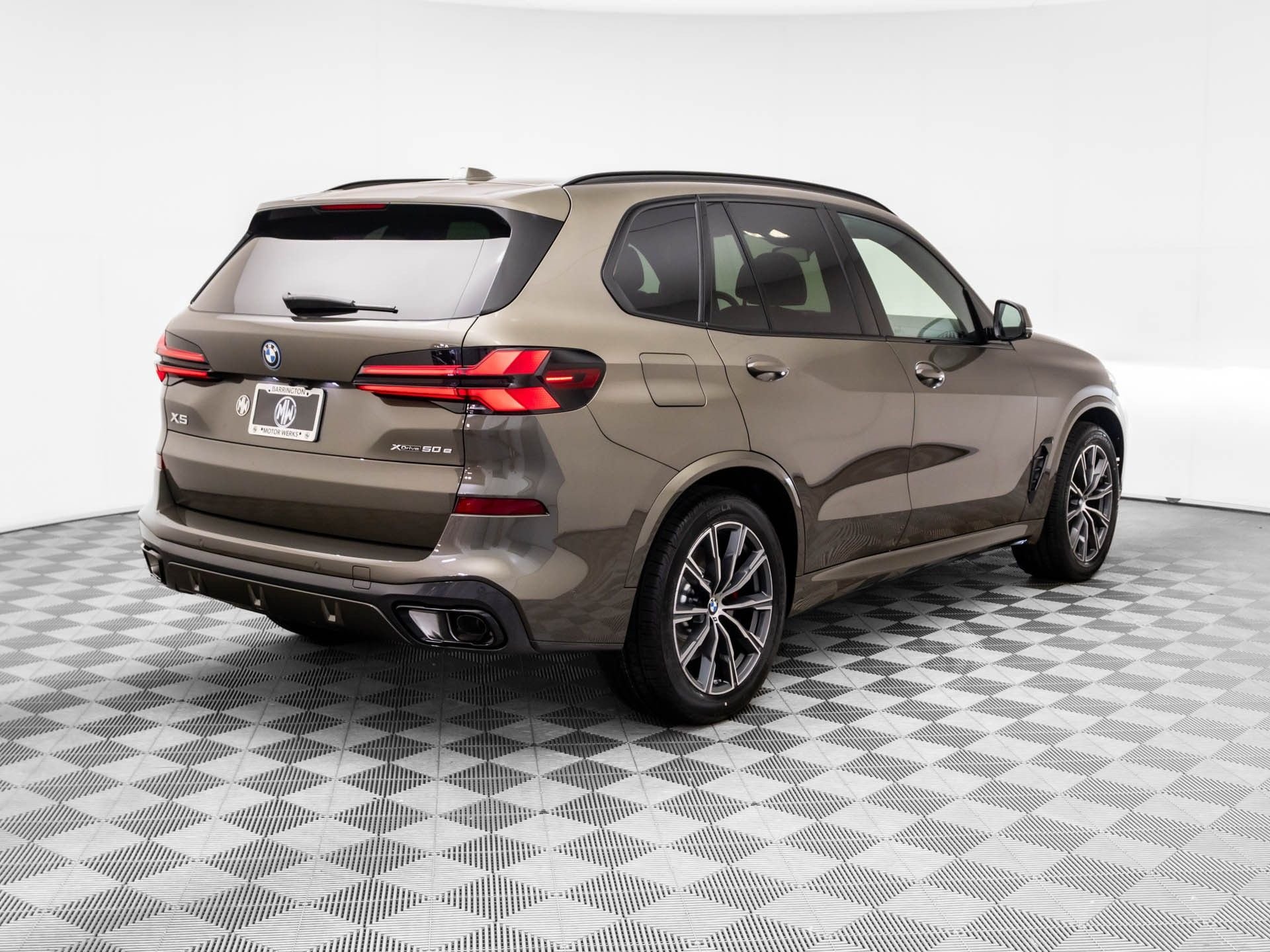 New 2026 Manhattan Green Metallic BMW xDrive50e image 6