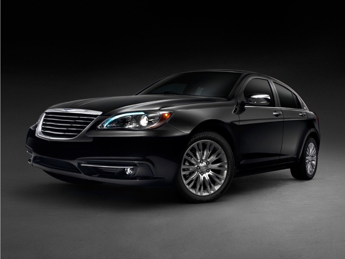 Used 2014 White Chrysler Touring image 1
