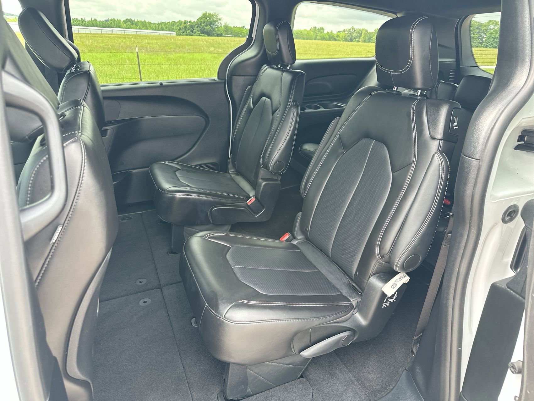 Used 2025 Bright White Clearcoat Chrysler Select image 21