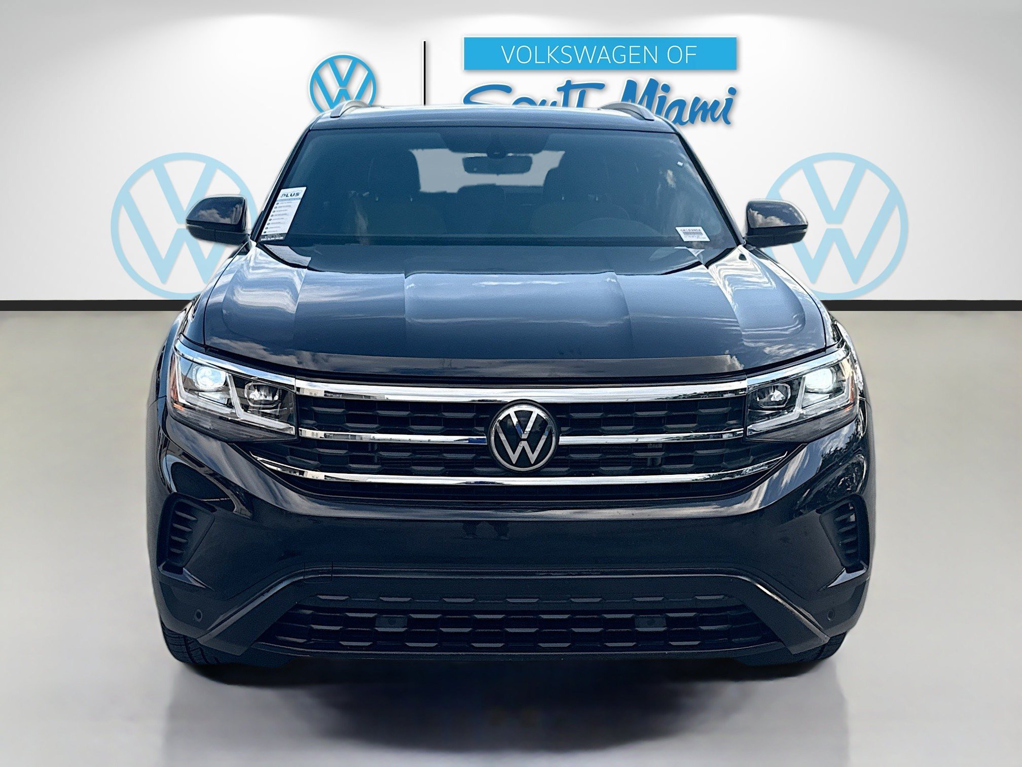 Certified Used 2022 Deep Black Volkswagen 3.6L V6 SE w/Technology image 2