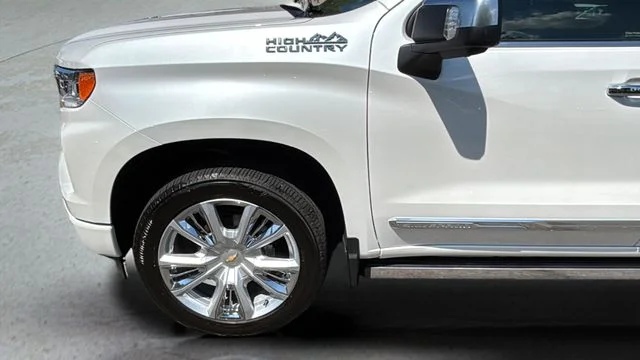 Used 2025 Beige Chevrolet High Country image 38