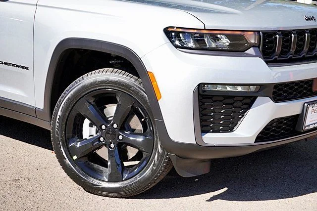 New 2026 Silver Zynith Jeep Limited image 3