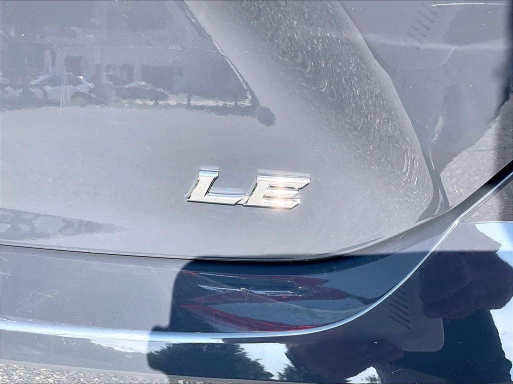 Used 2025  Toyota LE image 28