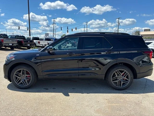 New 2026 Agate Black Metallic Ford ST-Line image 2