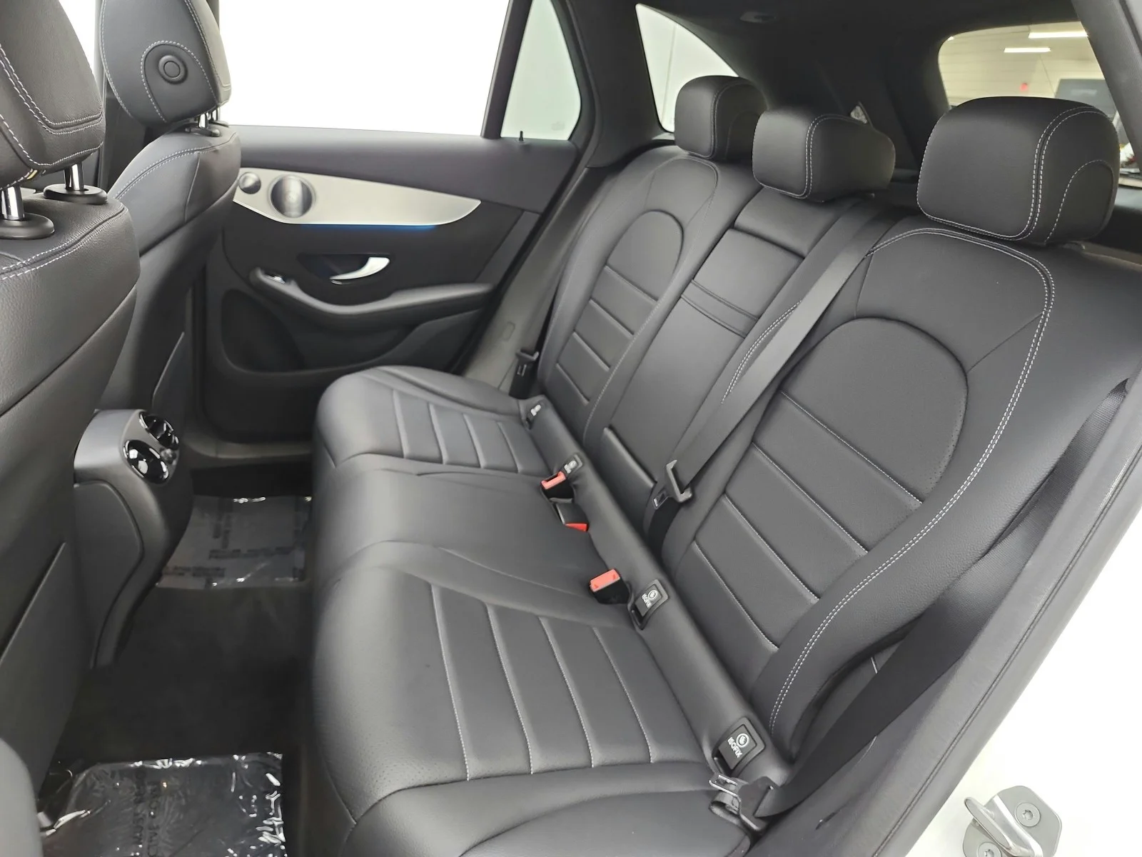Used 2019 Polar White Mercedes-Benz GLC 300 4MATIC® SUV image 13