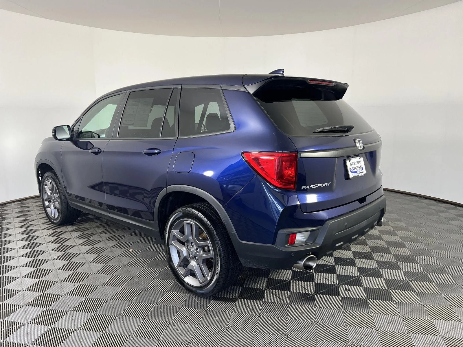 Used 2023 Obsidian Blue Pearl Honda EX-L image 5