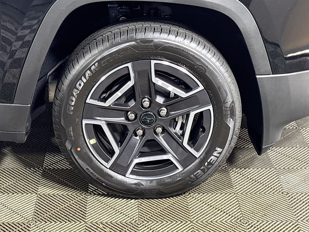 New 2026 Diamond Black Crystal Pearlcoat Jeep Limited image 22