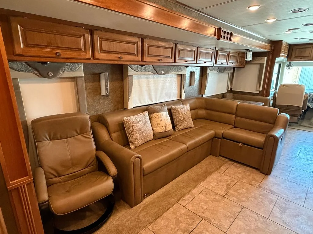 Used 2014  Tiffin  image 69