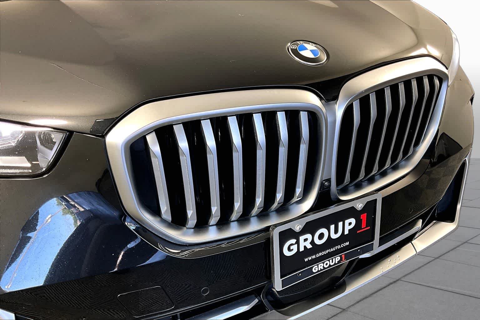 Used 2024 Black Sapphire Metallic BMW sDrive40i image 29