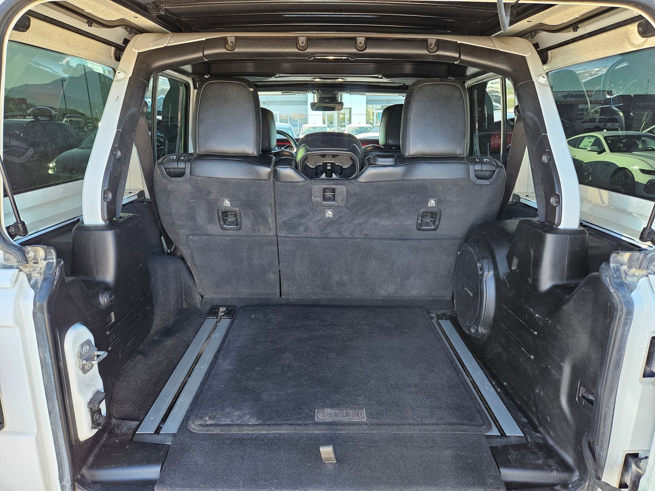 Used 2019 Bright White Clearcoat Jeep Rubicon image 28
