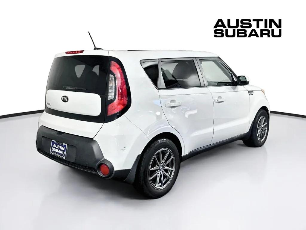 Used 2016 White Kia Base image 7