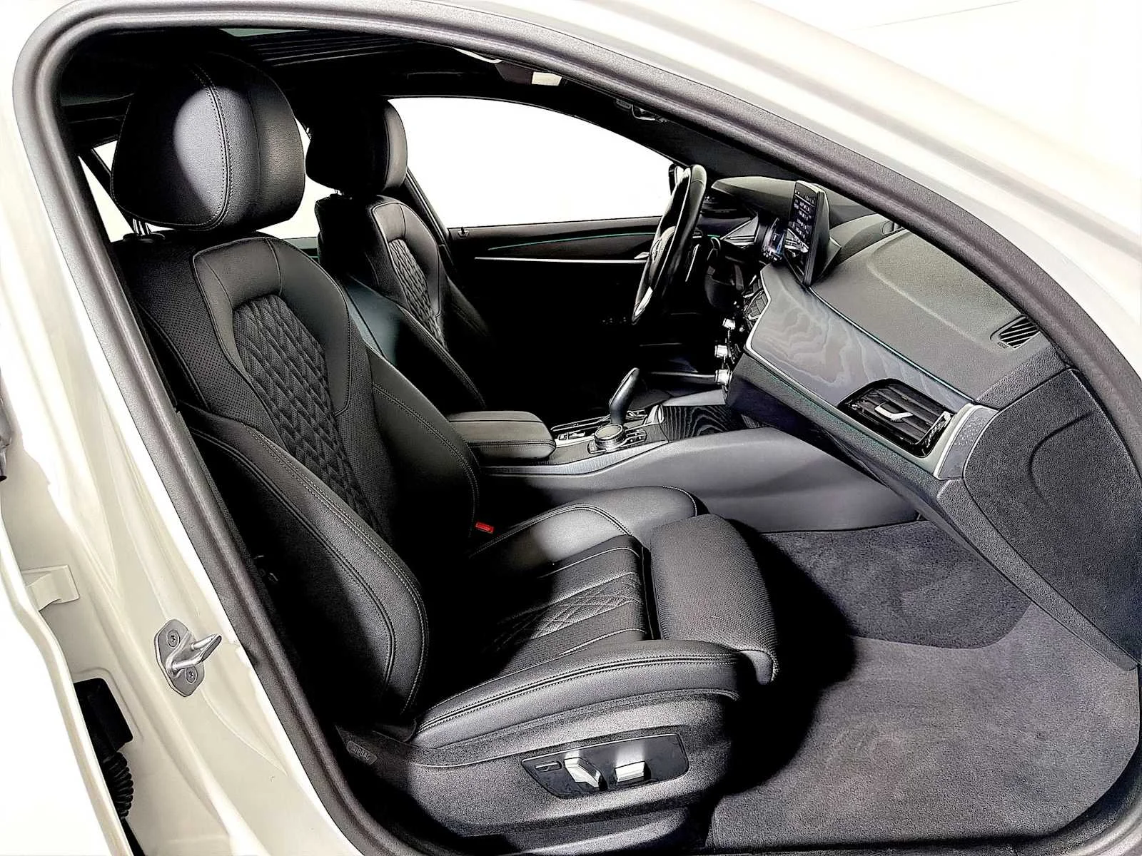 2023 BMW 5 Series 540i - Photo 24