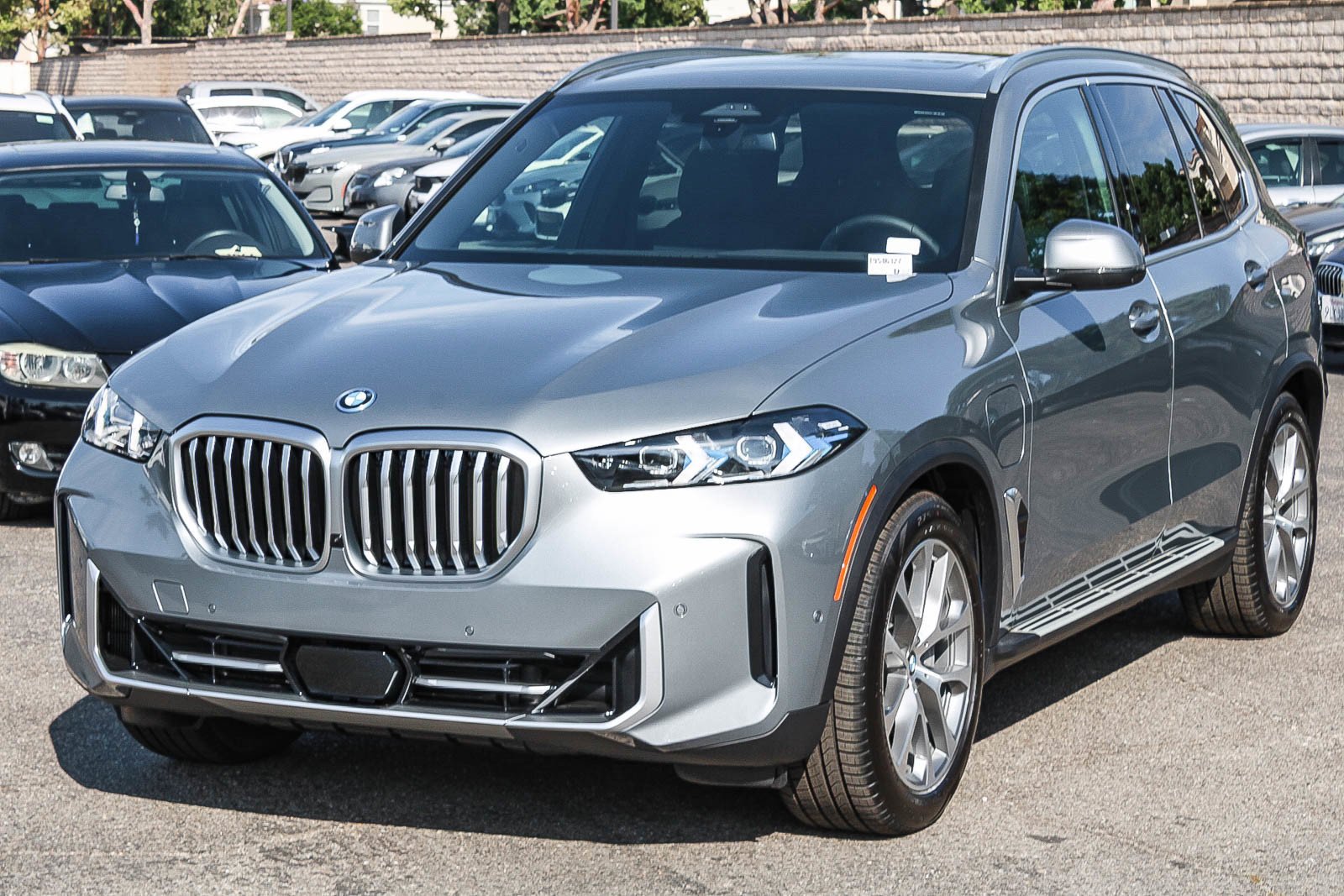 New 2026 Skyscraper Grey Metallic BMW xDrive50e image 3