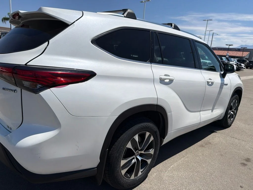 Used 2021 White Toyota XLE image 12